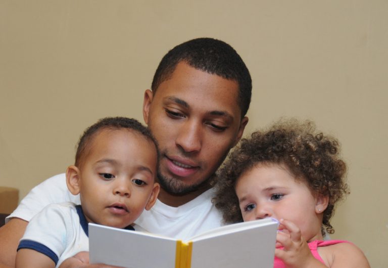 dad reading books to kids