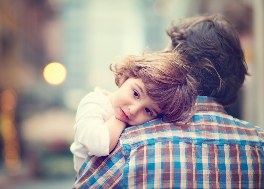 daughter on shoulder of dad