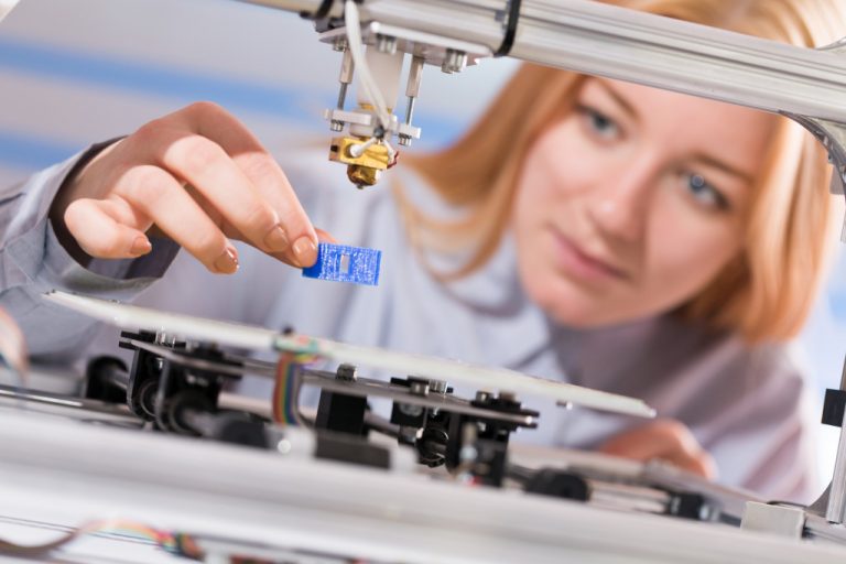 woman using 3d printers