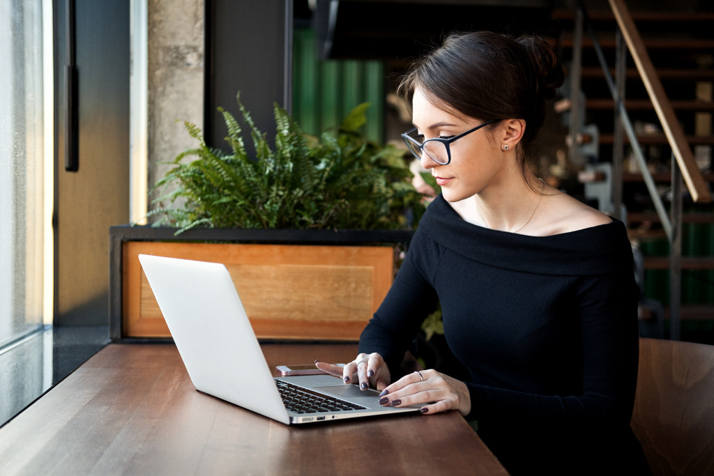 woman working on laptop