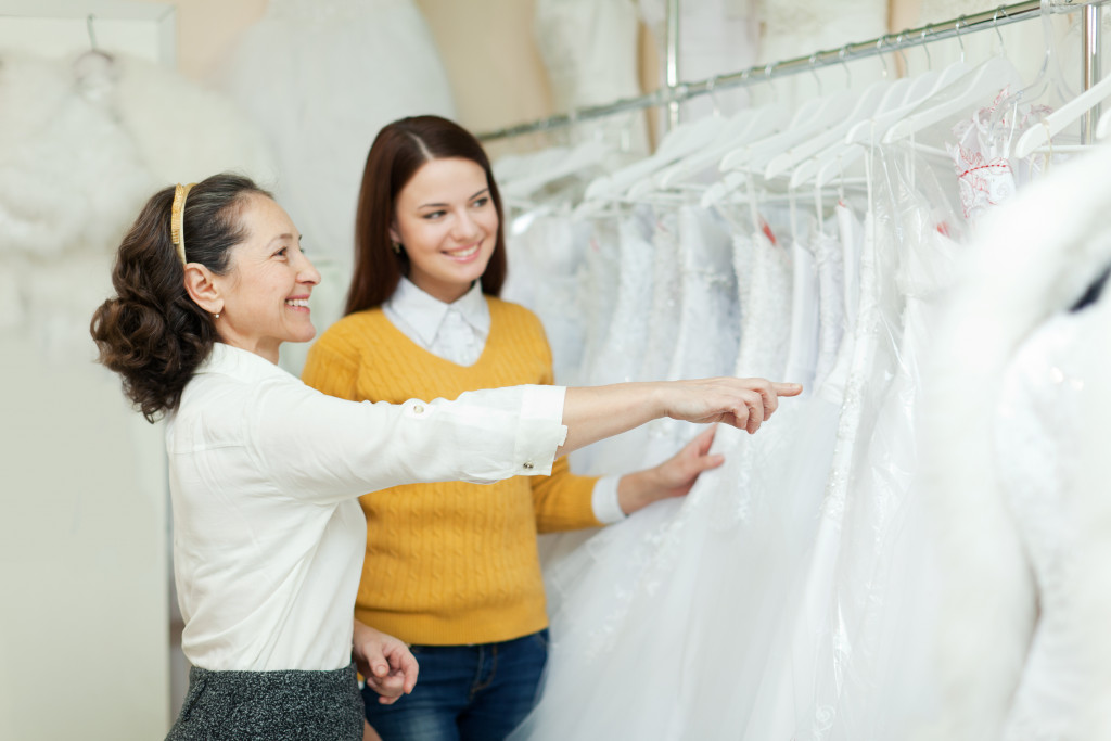 choosing wedding gown