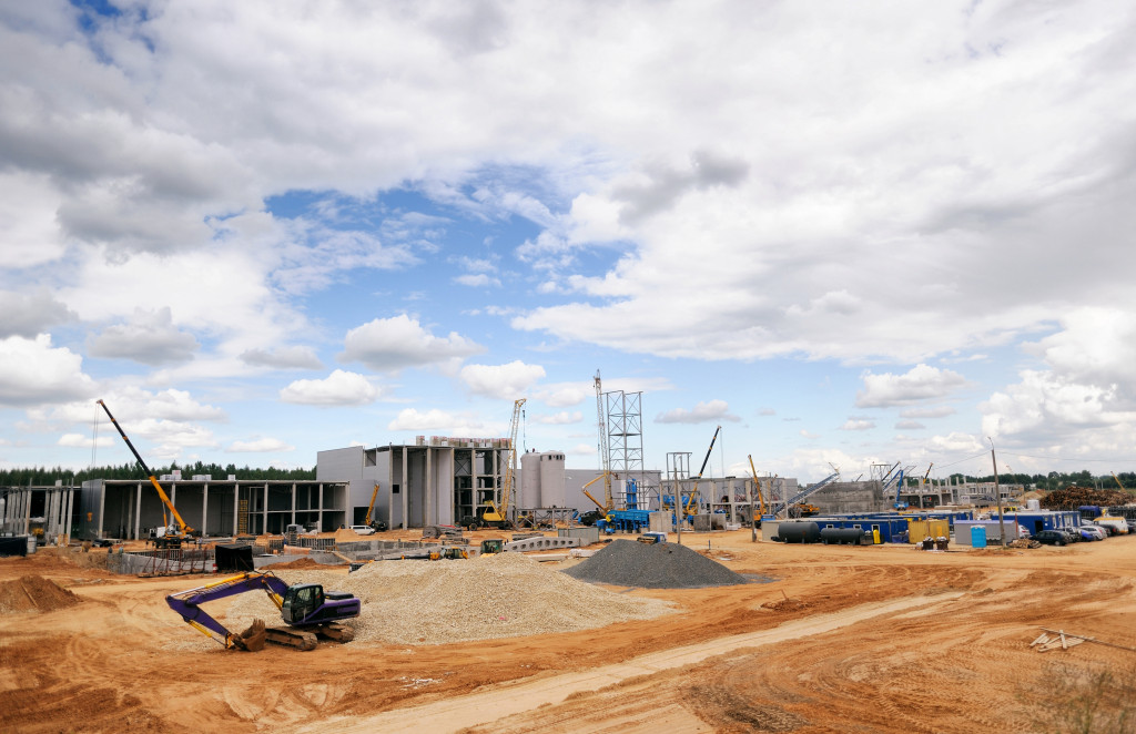 On-going construction of an industrial site, using machinery