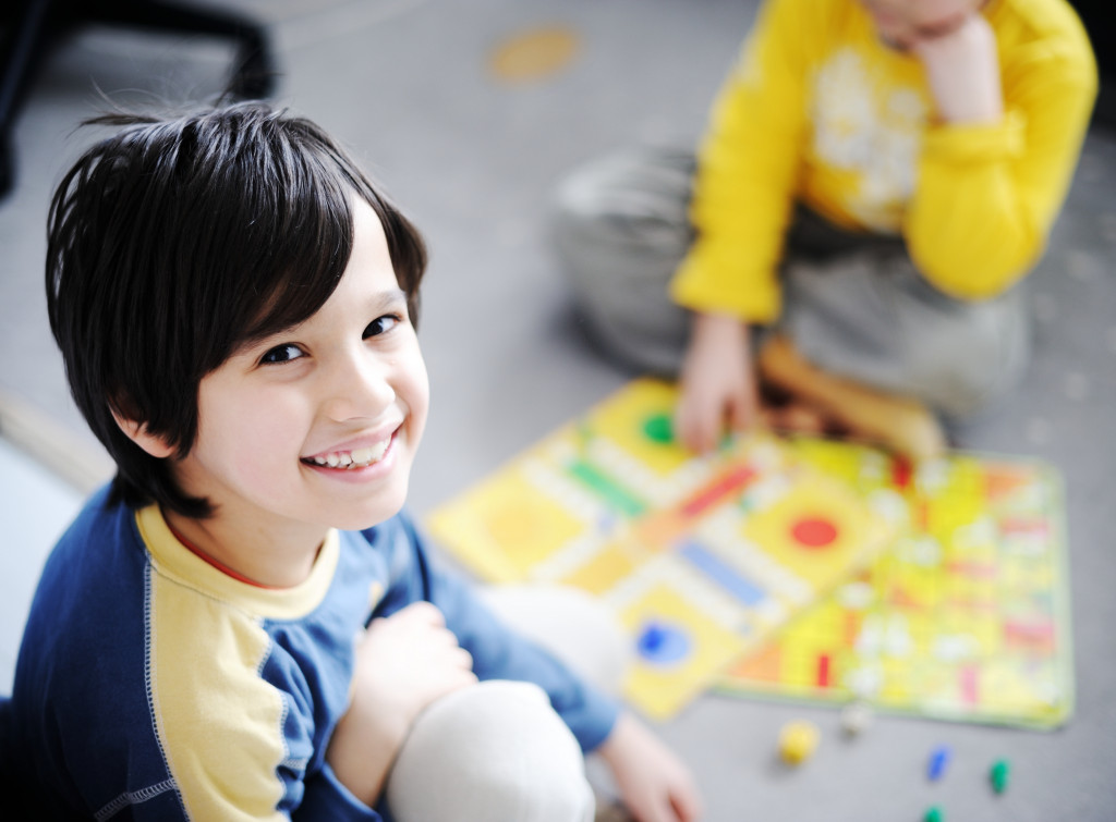 two kids playing card game